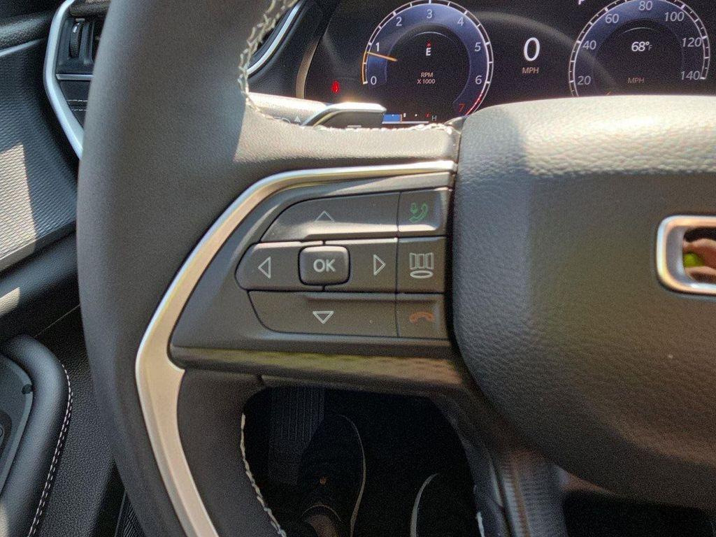 new 2025 Jeep Grand Cherokee car, priced at $37,825