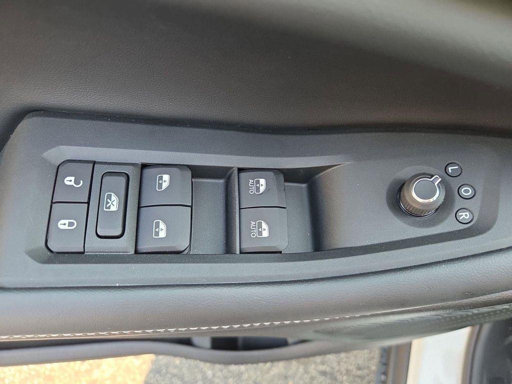 new 2025 Jeep Grand Cherokee car, priced at $37,825