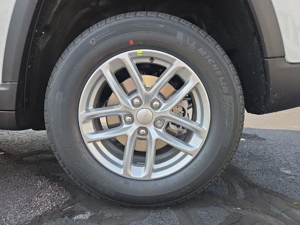 new 2025 Jeep Grand Cherokee car, priced at $37,825