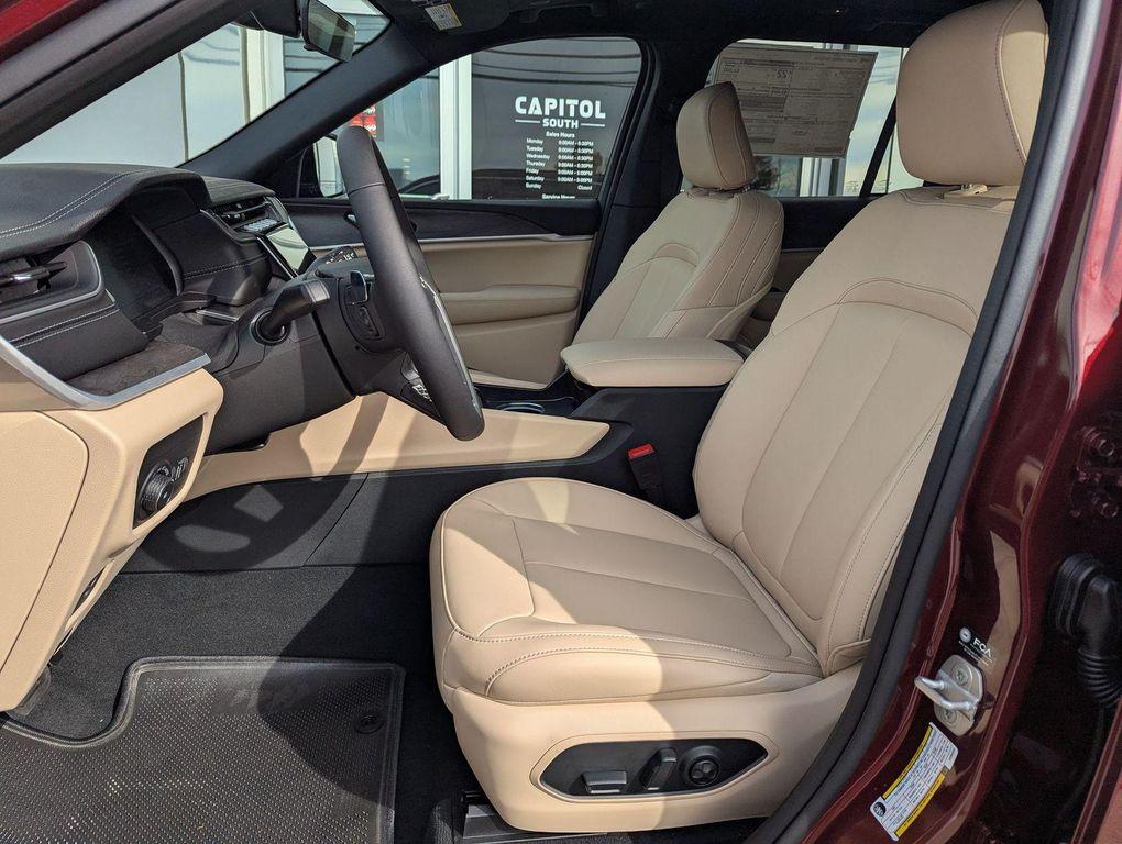 new 2025 Jeep Grand Cherokee car, priced at $50,435