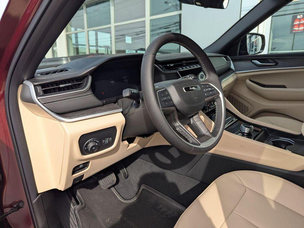 new 2025 Jeep Grand Cherokee car, priced at $50,435