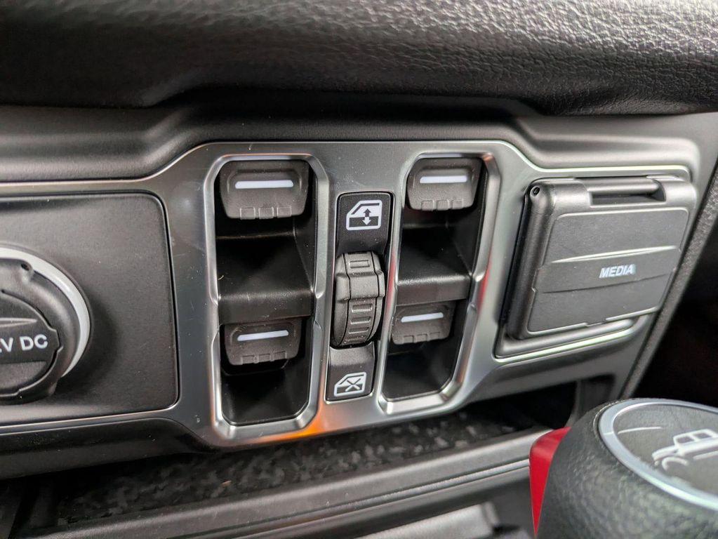 new 2025 Jeep Gladiator car, priced at $52,620