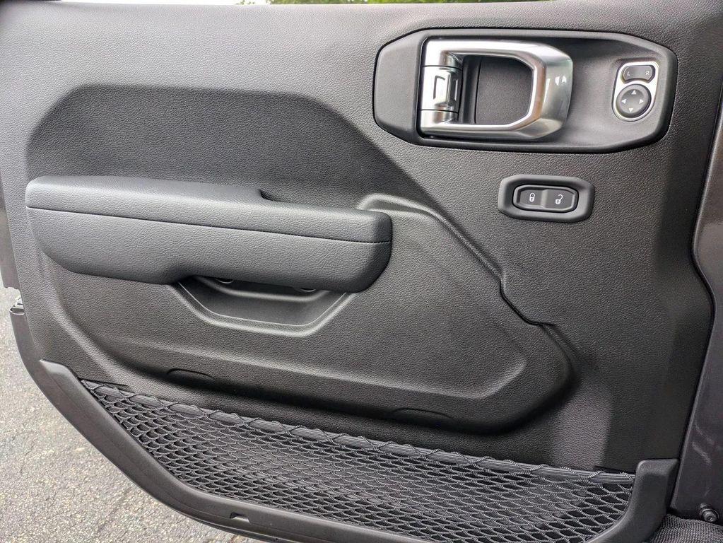 new 2025 Jeep Gladiator car, priced at $52,620