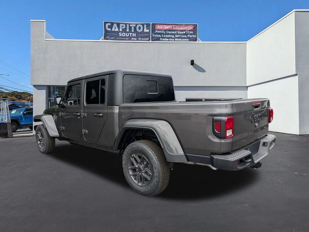 new 2025 Jeep Gladiator car, priced at $52,620