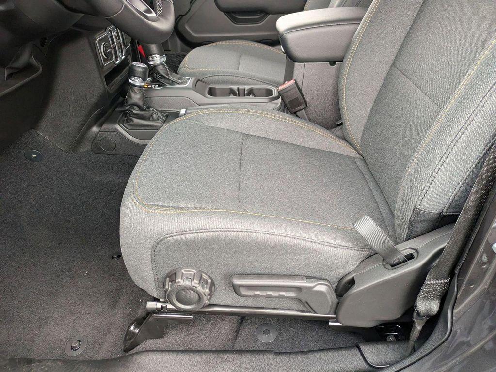 new 2025 Jeep Gladiator car, priced at $52,620