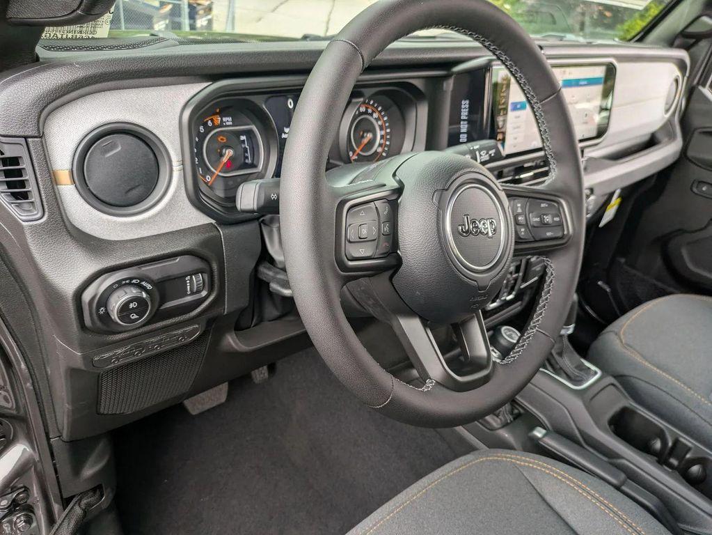 new 2025 Jeep Gladiator car, priced at $52,620