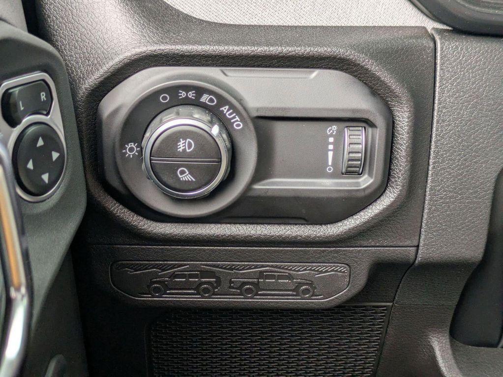 new 2025 Jeep Gladiator car, priced at $52,620