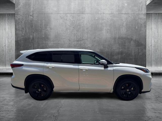 used 2020 Toyota Highlander car, priced at $26,425