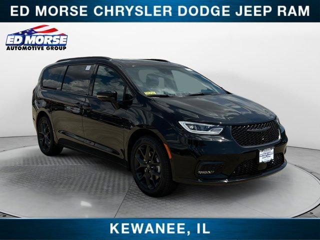 new 2025 Chrysler Pacifica car, priced at $55,574