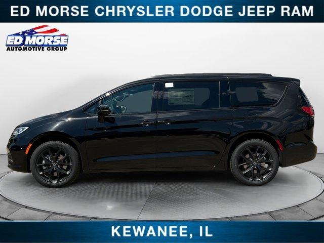 new 2025 Chrysler Pacifica car, priced at $55,574