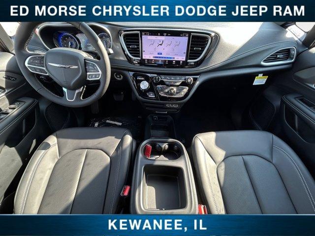 new 2025 Chrysler Pacifica car, priced at $45,753
