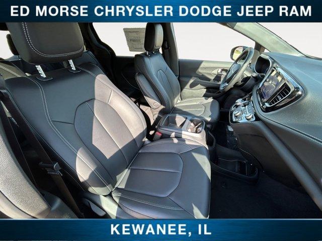 new 2025 Chrysler Pacifica car, priced at $45,753
