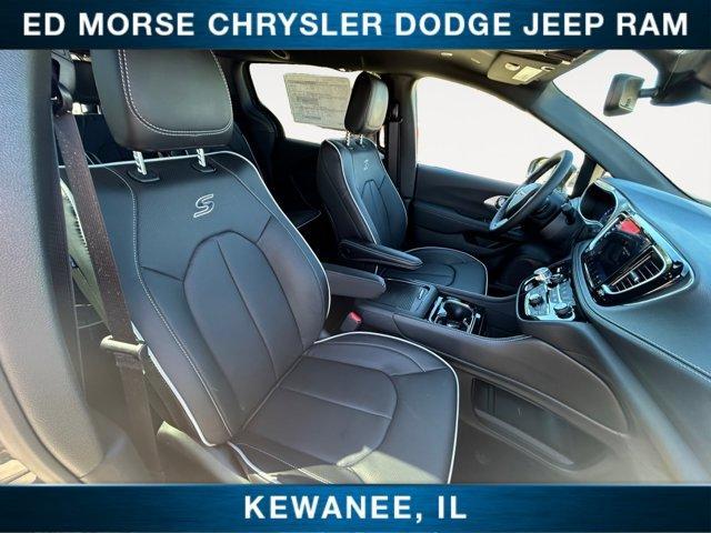 new 2025 Chrysler Pacifica car, priced at $51,101