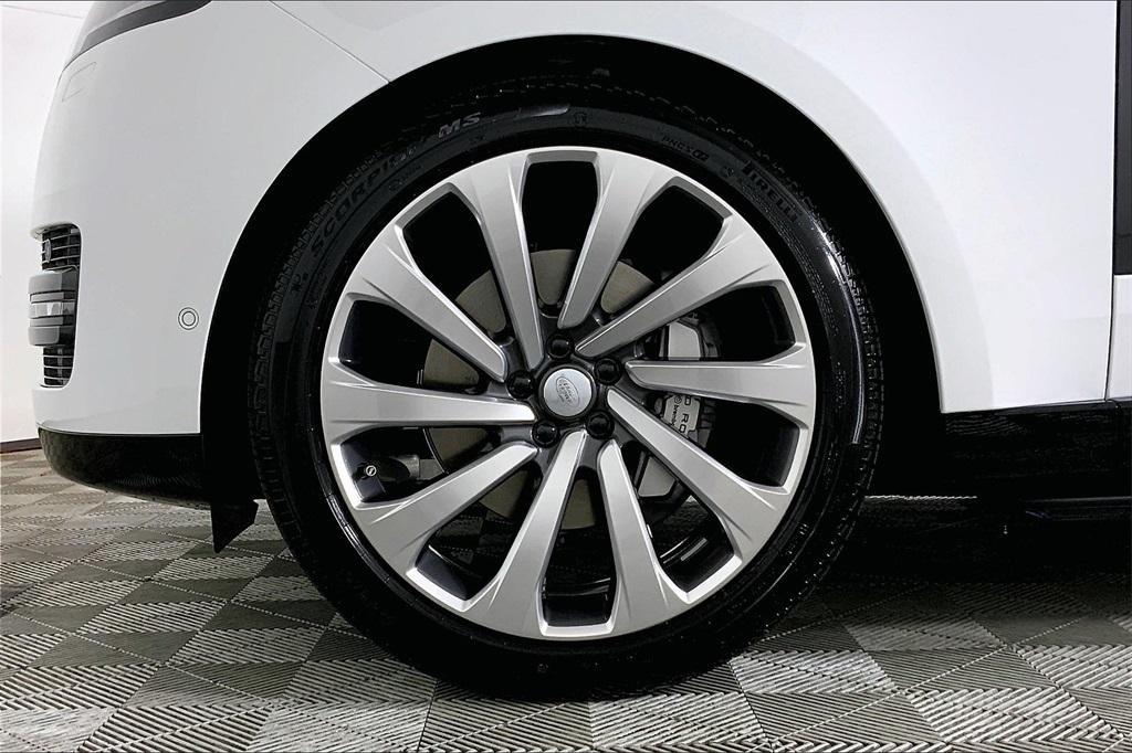 new 2025 Land Rover Range Rover car