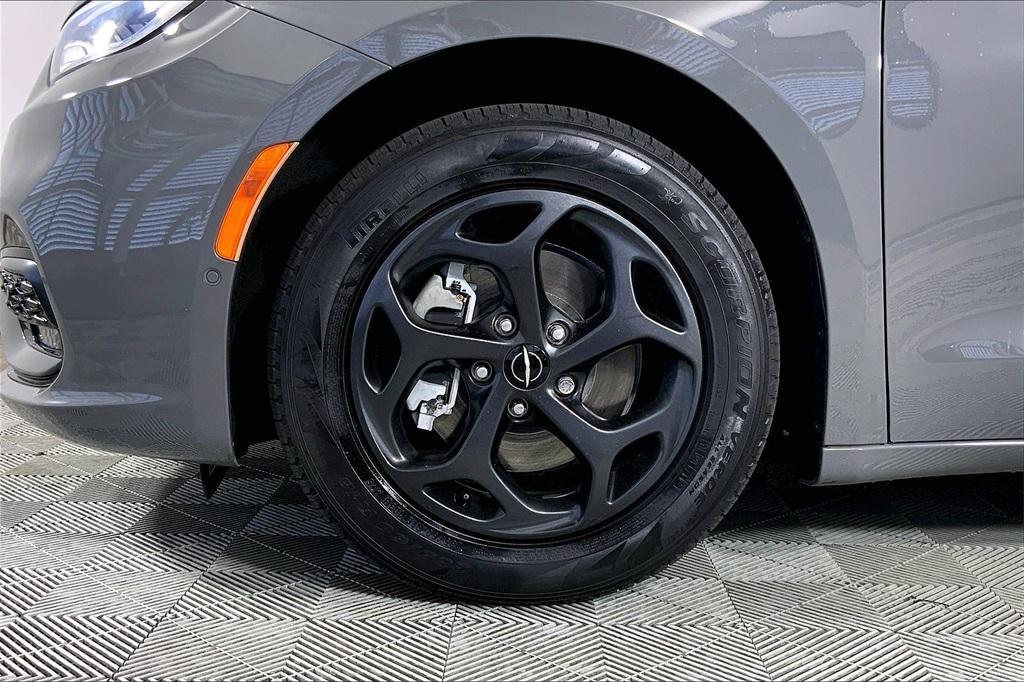 used 2021 Chrysler Pacifica Hybrid car, priced at $28,995