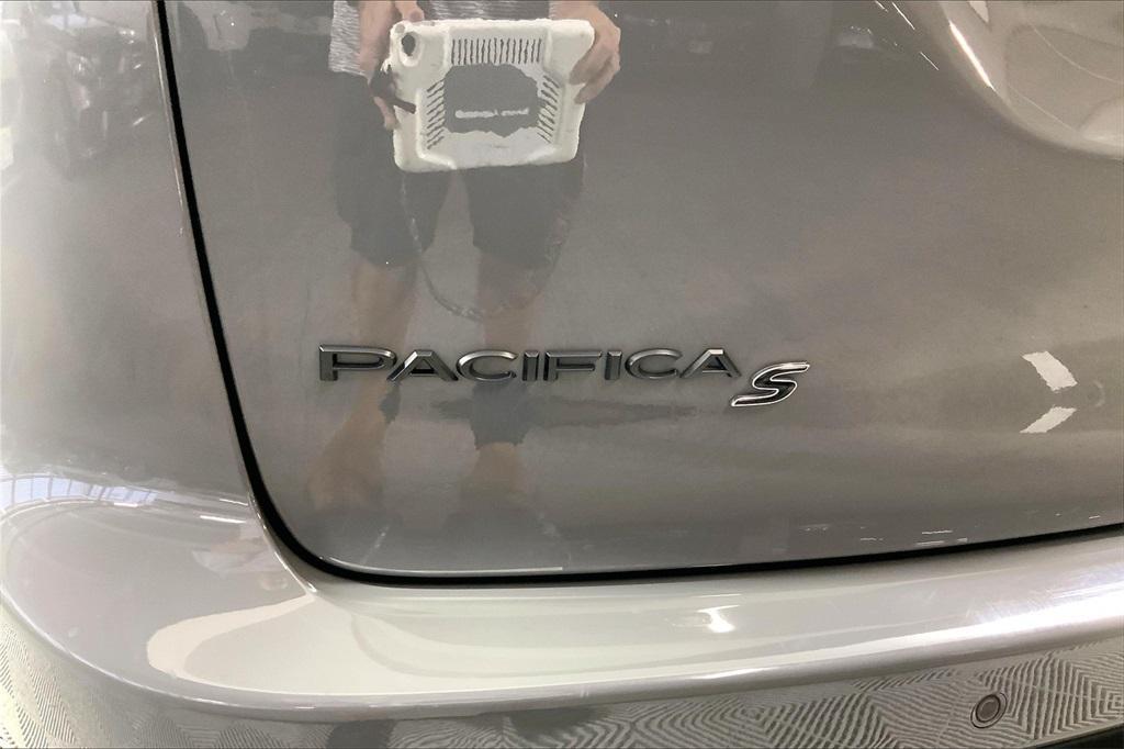 used 2021 Chrysler Pacifica Hybrid car, priced at $28,995