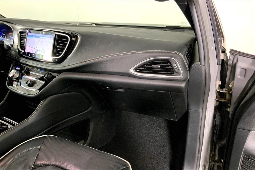 used 2021 Chrysler Pacifica Hybrid car, priced at $28,995