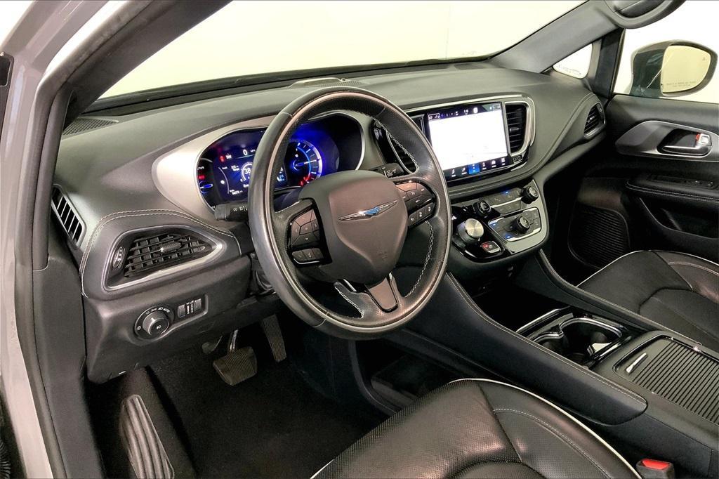 used 2021 Chrysler Pacifica Hybrid car, priced at $28,995