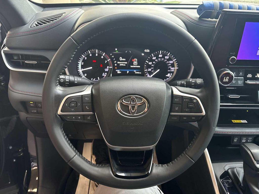 used 2023 Toyota Highlander car, priced at $39,995