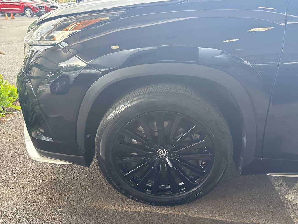 used 2023 Toyota Highlander car, priced at $39,995