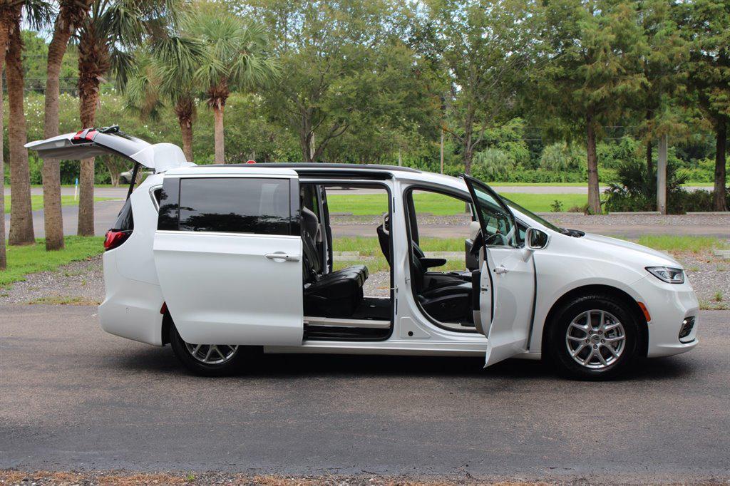 used 2022 Chrysler Pacifica car, priced at $20,995