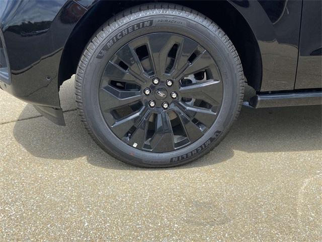 new 2025 Ford Expedition car, priced at $77,995
