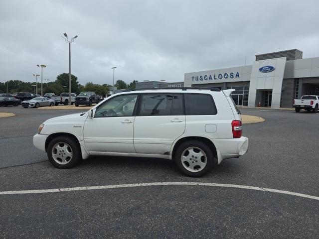 used 2004 Toyota Highlander car, priced at $3,500