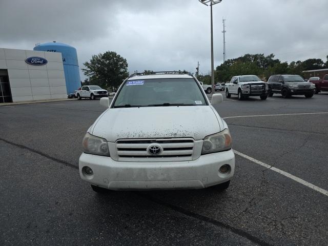 used 2004 Toyota Highlander car, priced at $3,500