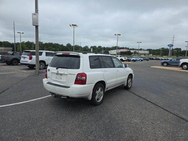 used 2004 Toyota Highlander car, priced at $3,500