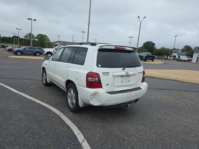 used 2004 Toyota Highlander car, priced at $3,500