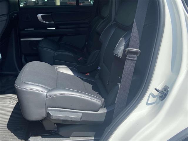 new 2025 Ford Expedition car, priced at $81,995
