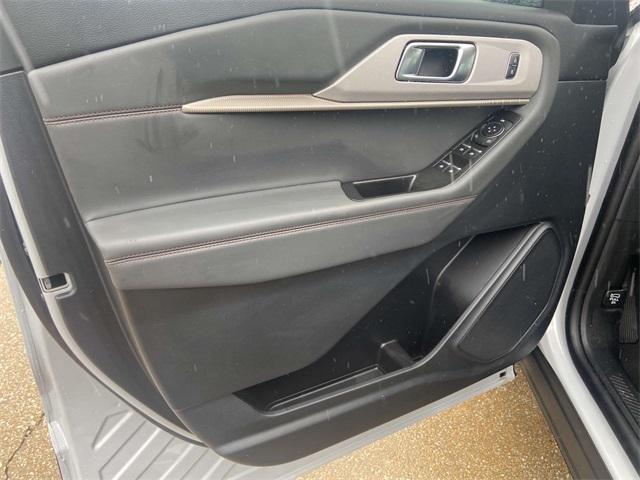 new 2025 Ford Explorer car, priced at $35,995