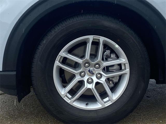 new 2025 Ford Explorer car, priced at $35,995
