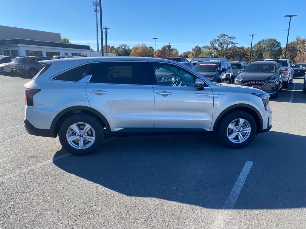 new 2026 Kia Sorento car, priced at $33,635
