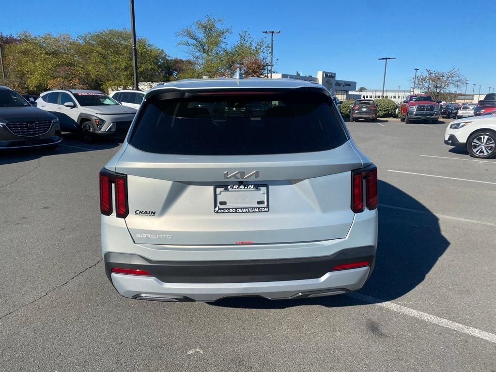 new 2026 Kia Sorento car, priced at $33,635