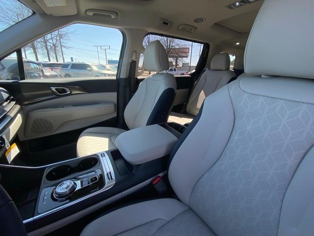 new 2025 Kia Carnival Hybrid car, priced at $50,600