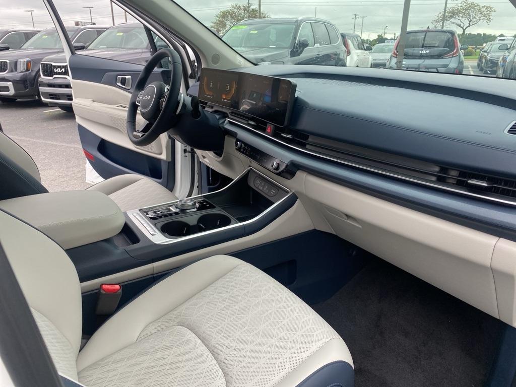 new 2026 Kia Carnival Hybrid car, priced at $45,385