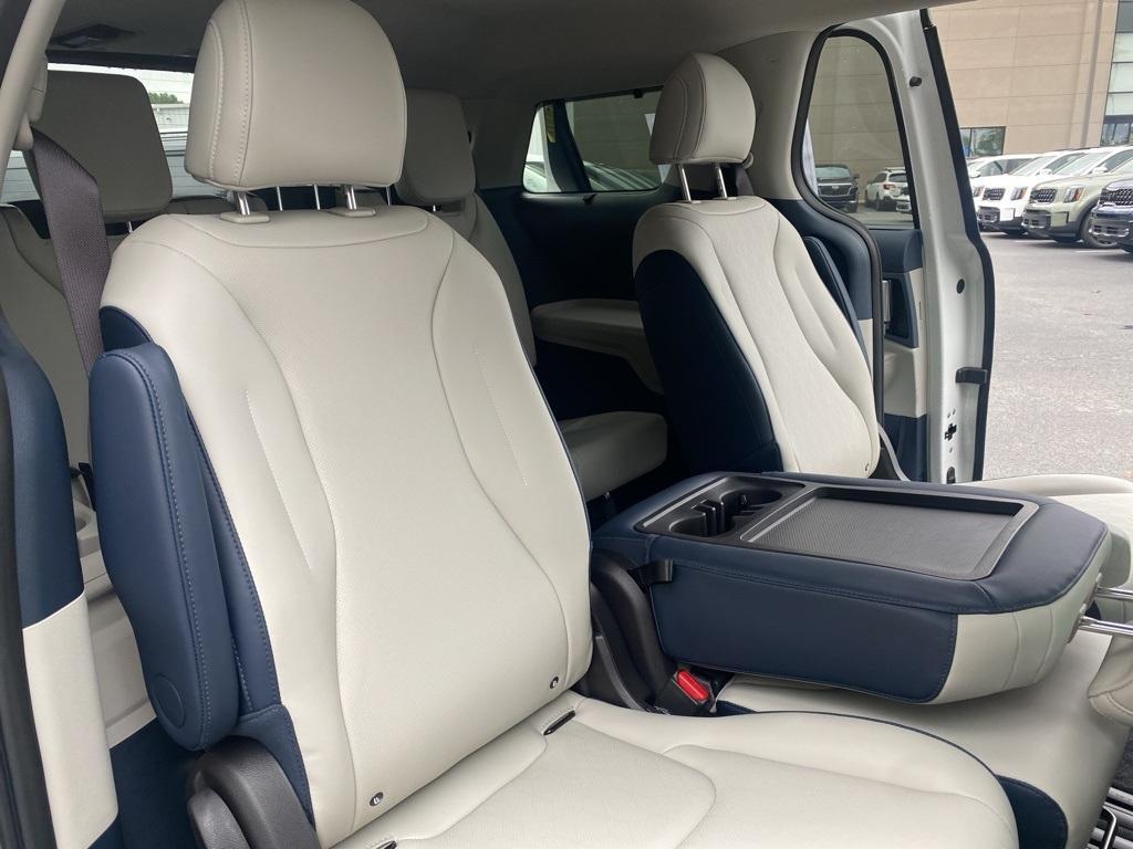 new 2026 Kia Carnival Hybrid car, priced at $45,385