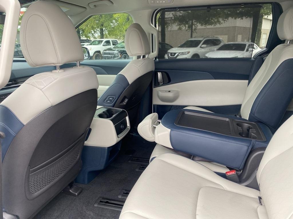 new 2026 Kia Carnival Hybrid car, priced at $45,385