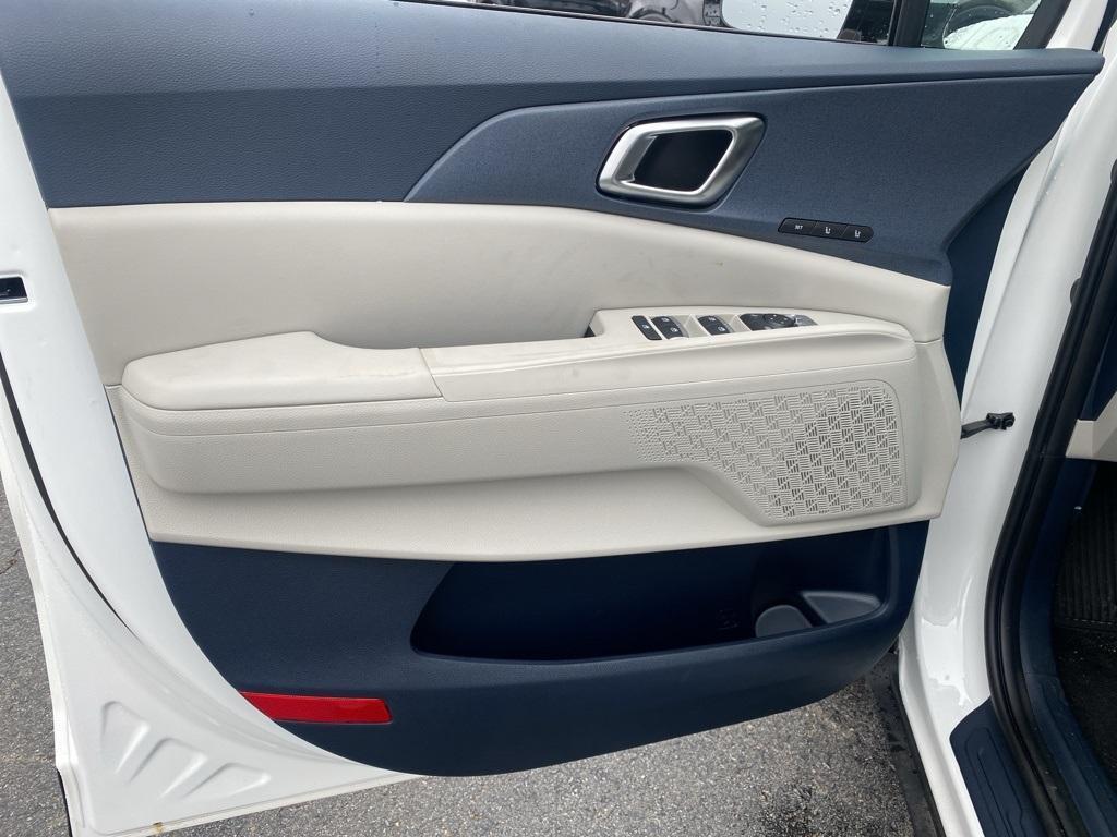 new 2026 Kia Carnival Hybrid car, priced at $45,385