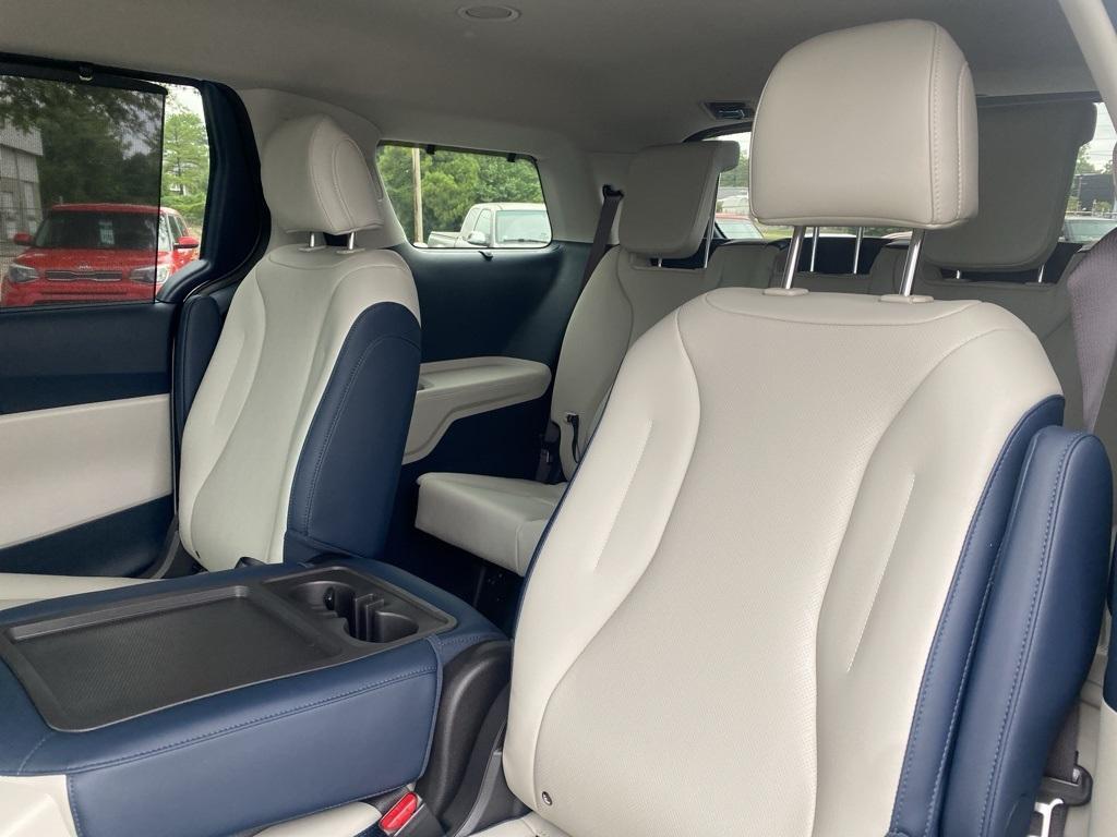 new 2026 Kia Carnival Hybrid car, priced at $45,385