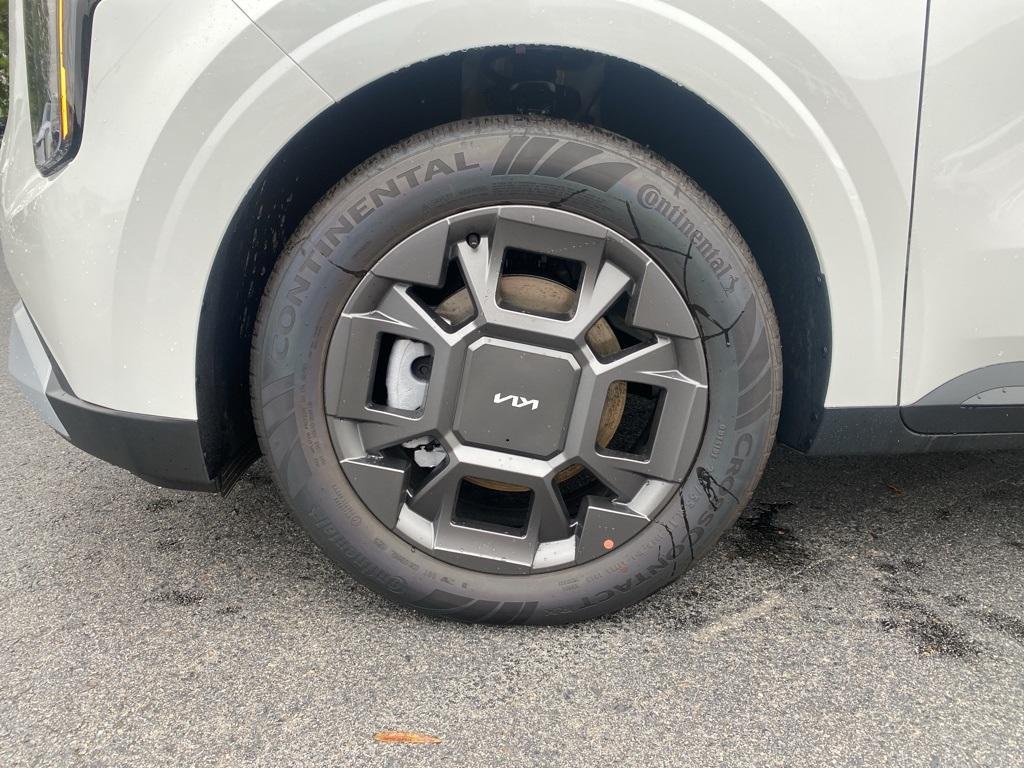 new 2026 Kia Carnival Hybrid car, priced at $45,385