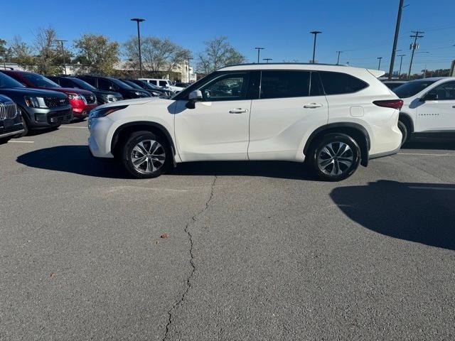 used 2021 Toyota Highlander car, priced at $32,478