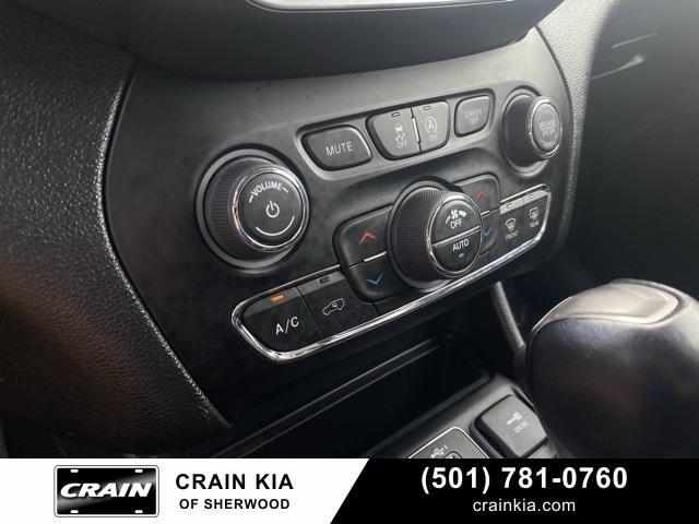 used 2023 Jeep Cherokee car, priced at $23,074