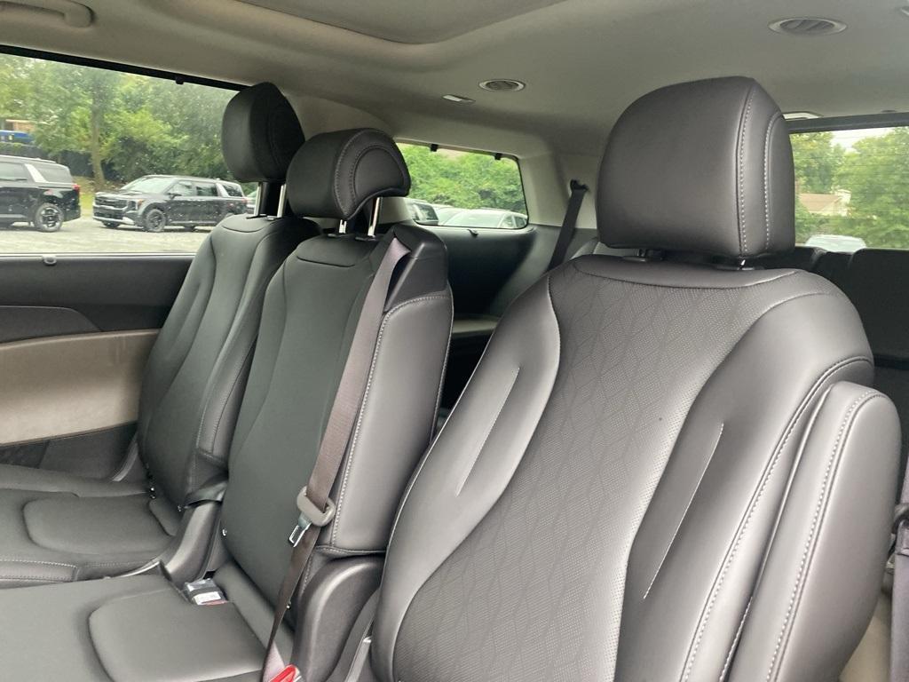 new 2026 Kia Carnival Hybrid car, priced at $50,285