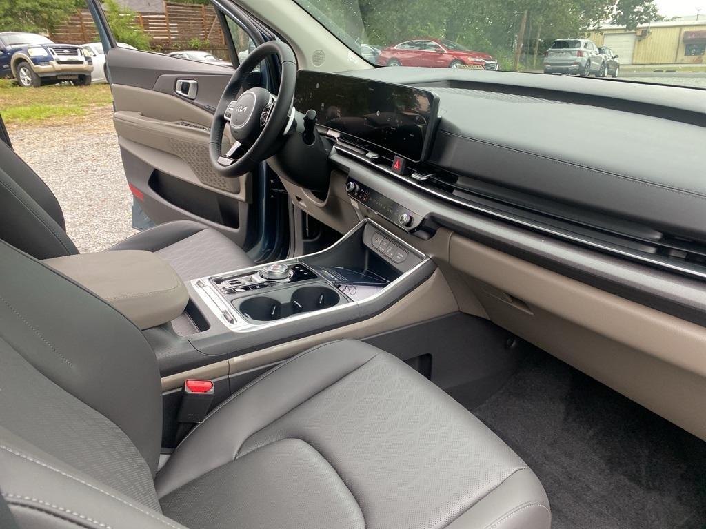 new 2026 Kia Carnival Hybrid car, priced at $50,285