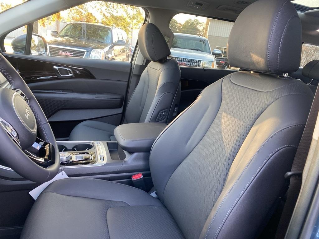 new 2026 Kia Carnival Hybrid car, priced at $55,365