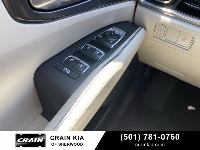 used 2025 Kia Sorento car, priced at $32,400