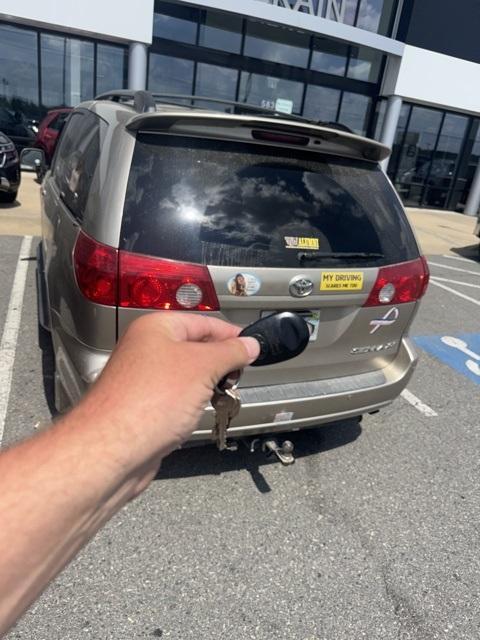used 2006 Toyota Sienna car, priced at $4,756