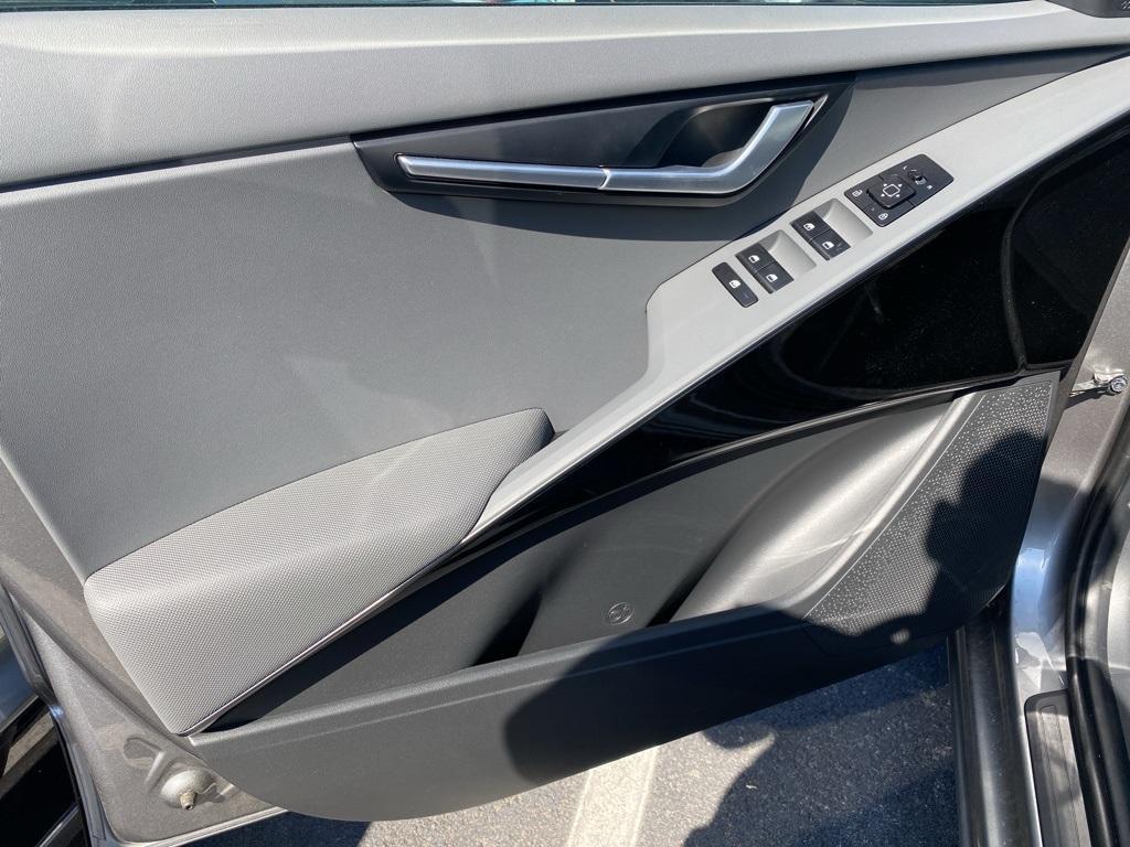 new 2025 Kia Niro car, priced at $32,880